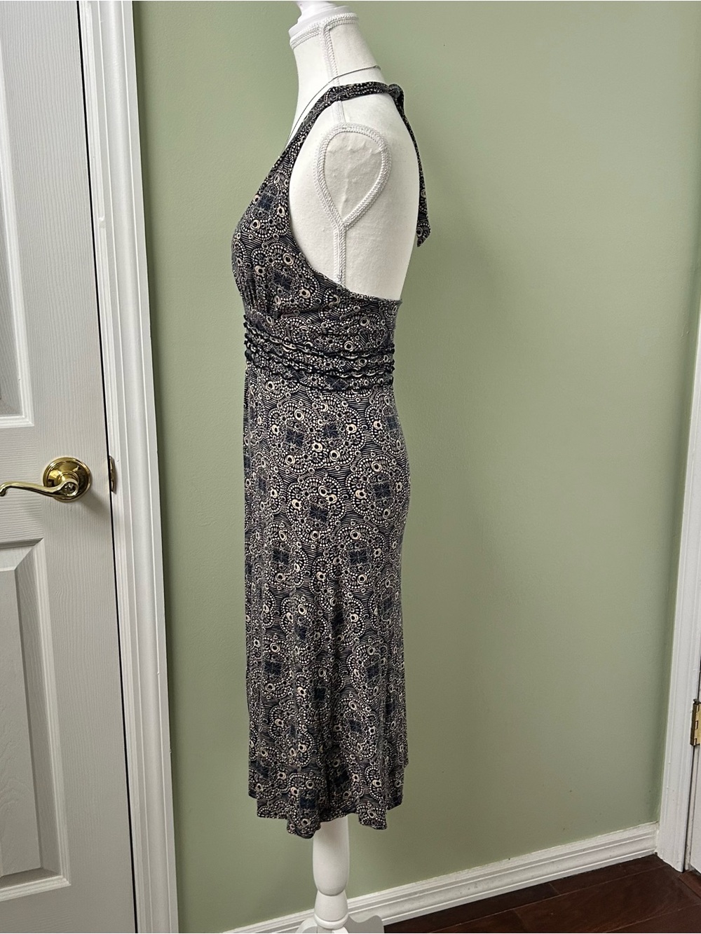 Patterned halter dress - Picture 5 of 7